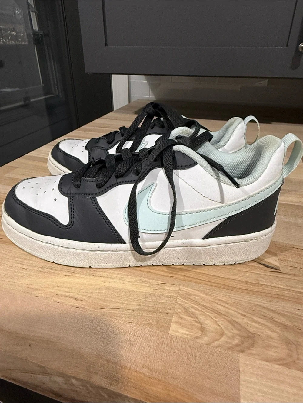 Nike court borough sneaker